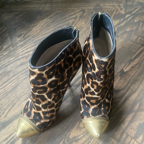 Michael Kors Booties - Picture 1 of 1